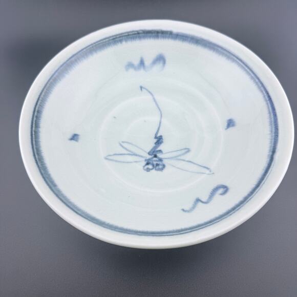 Set of 2 Porcelain Plates – Blue & White Dragonfly Design, Crackle Glaze - Picture 6 of 9